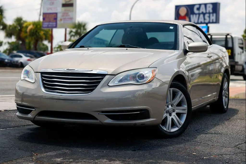 2013 Chrysler 200 Touring