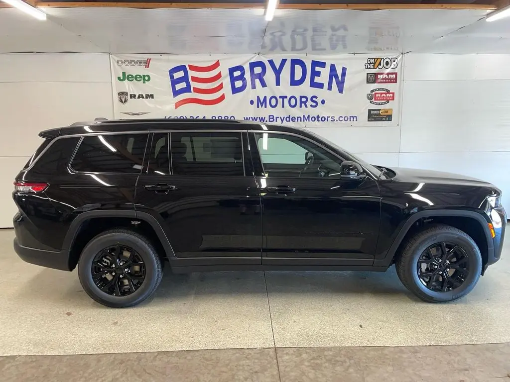 2026 Jeep Grand Cherokee L Laredo Altitude