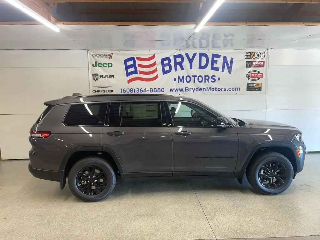 2026 Jeep Grand Cherokee L Laredo Altitude