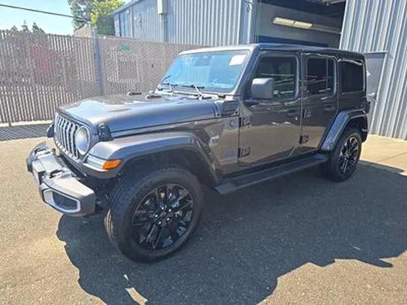 2025 Jeep Wrangler Sahara 4xe