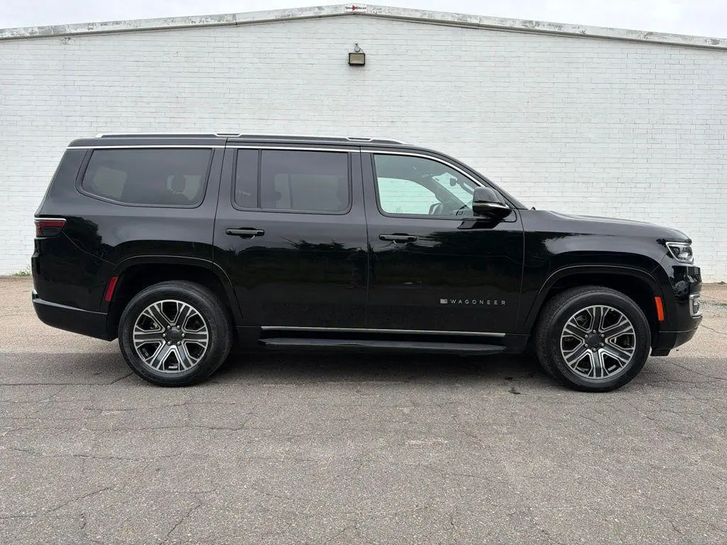 2023 Jeep Wagoneer Base