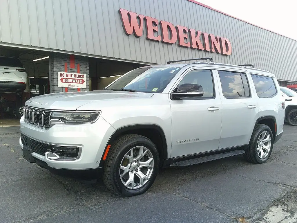 2023 Jeep Wagoneer Base