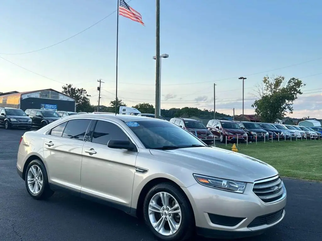 2018 Ford Taurus SE