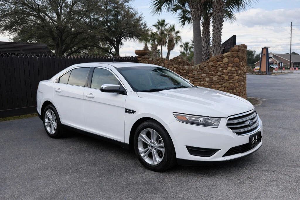 2017 Ford Taurus SE