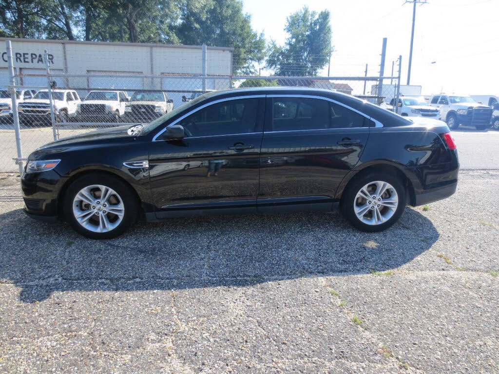 2018 Ford Taurus SE