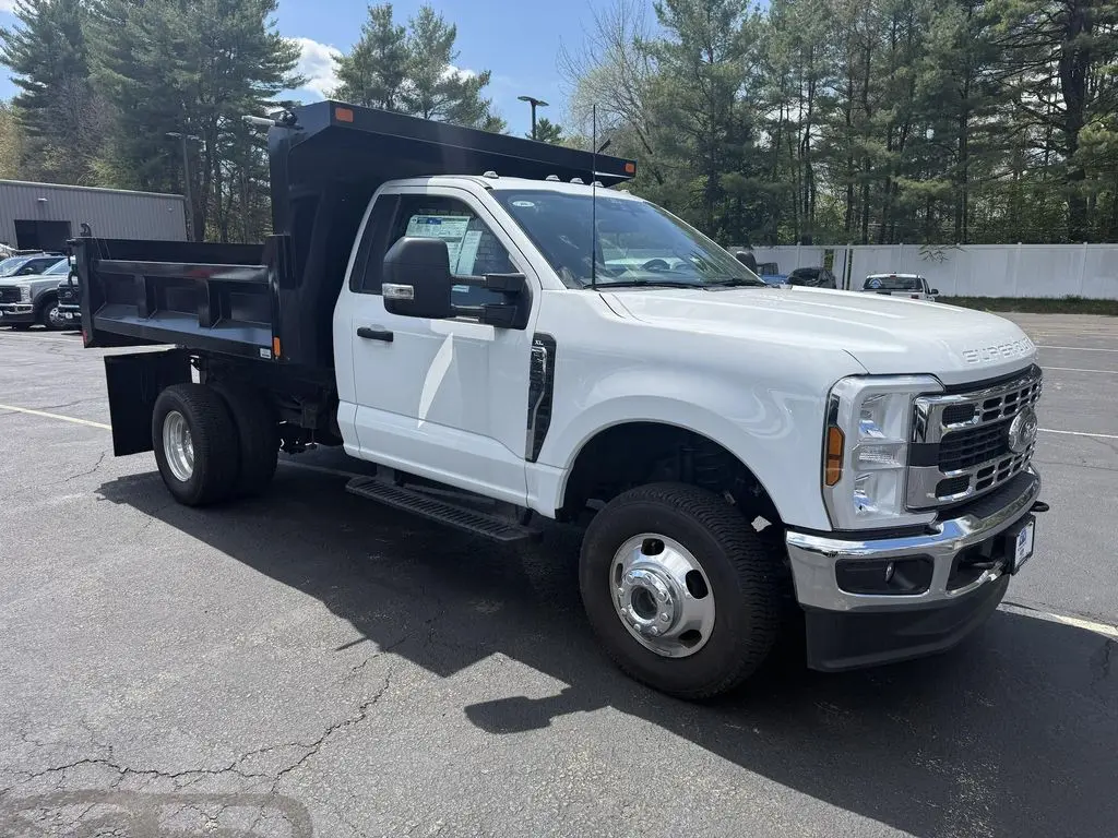 2026 Ford F-350 Super Duty Chassis XL