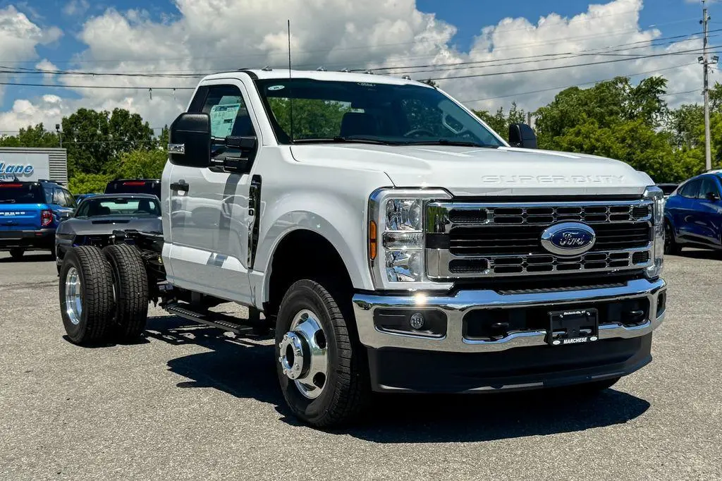 2026 Ford F-350 Super Duty Chassis XL