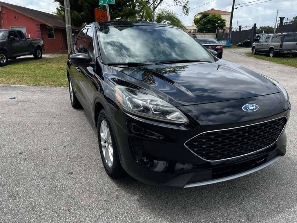 2020 Ford Escape SE