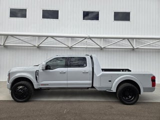 2025 Ford F-450 Super Duty Platinum