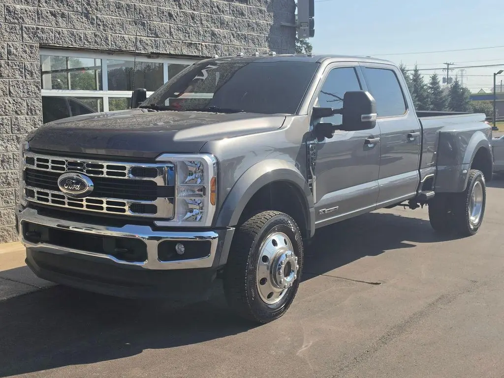2025 Ford F-450 Super Duty Platinum