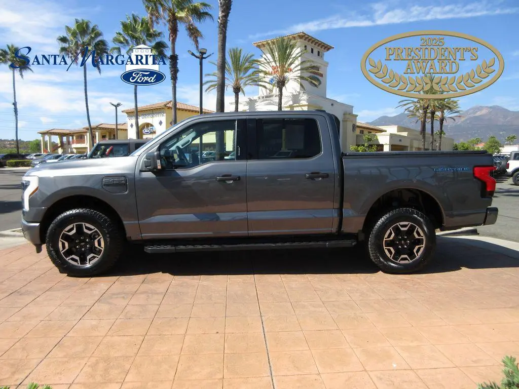 2023 Ford F-150 Lightning XLT