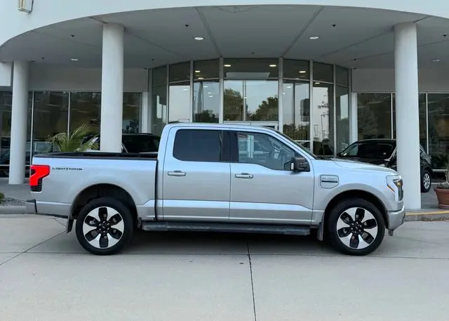 2023 Ford F-150 Lightning XLT