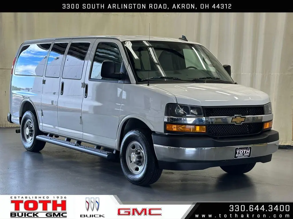 2025 Chevrolet Express 2500 LT