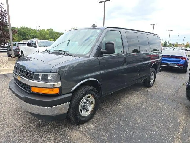 2017 Chevrolet Express LT
