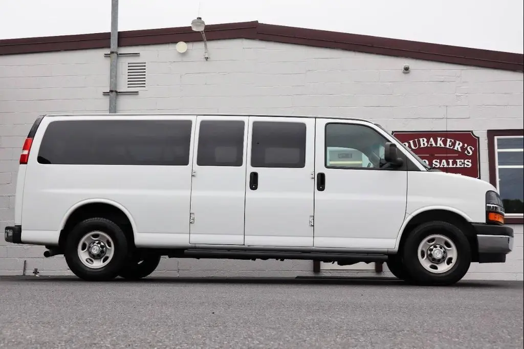 2017 Chevrolet Express Passenger LT Ext