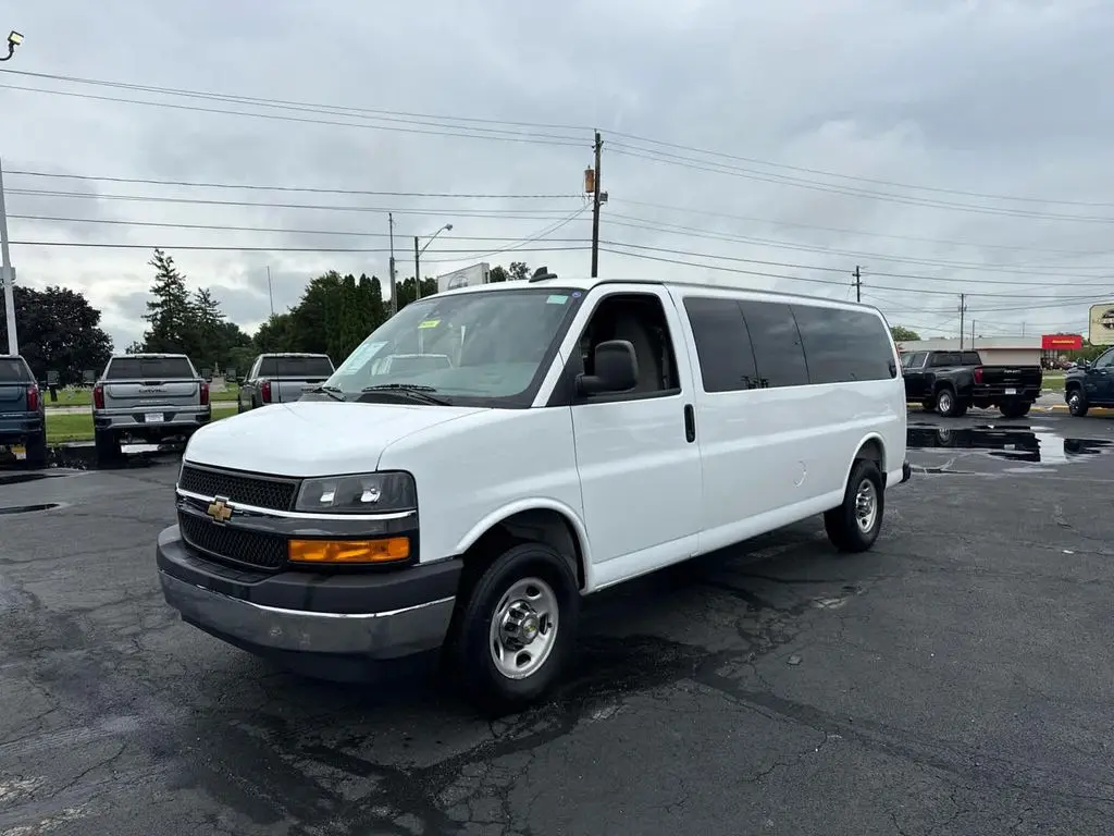 2025 Chevrolet Express LT Ext