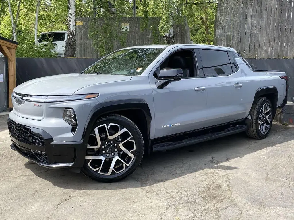 2025 Chevrolet Silverado EV RST