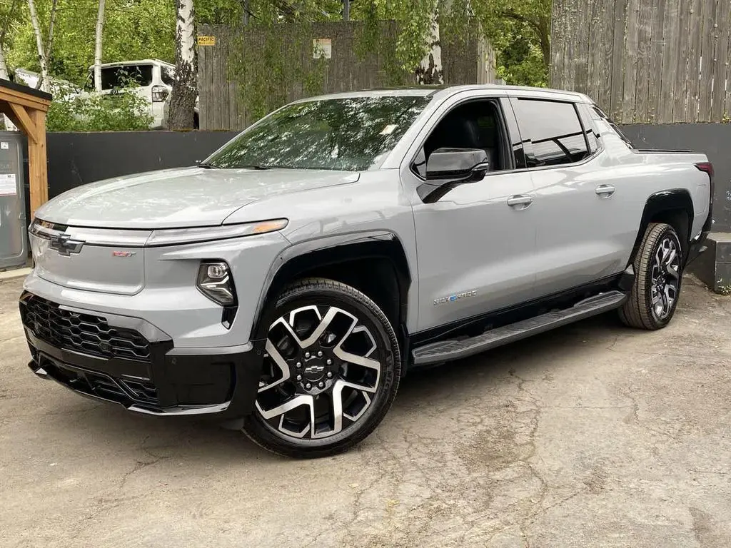2025 Chevrolet Silverado EV RST