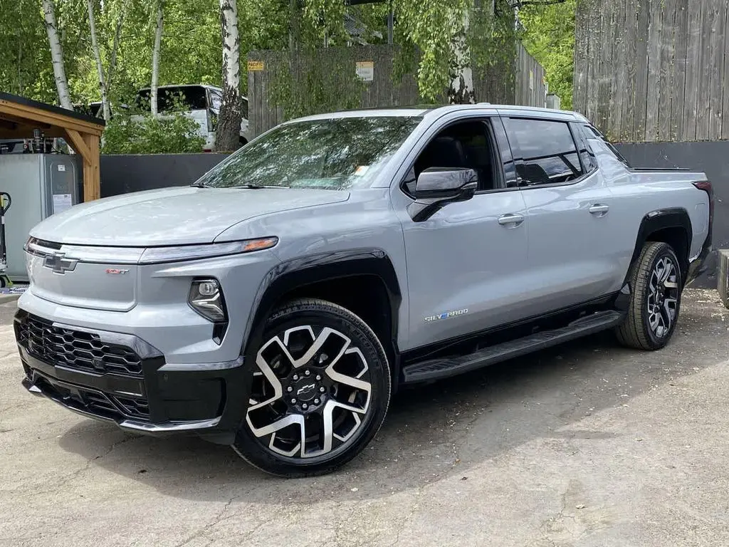 2025 Chevrolet Silverado EV RST