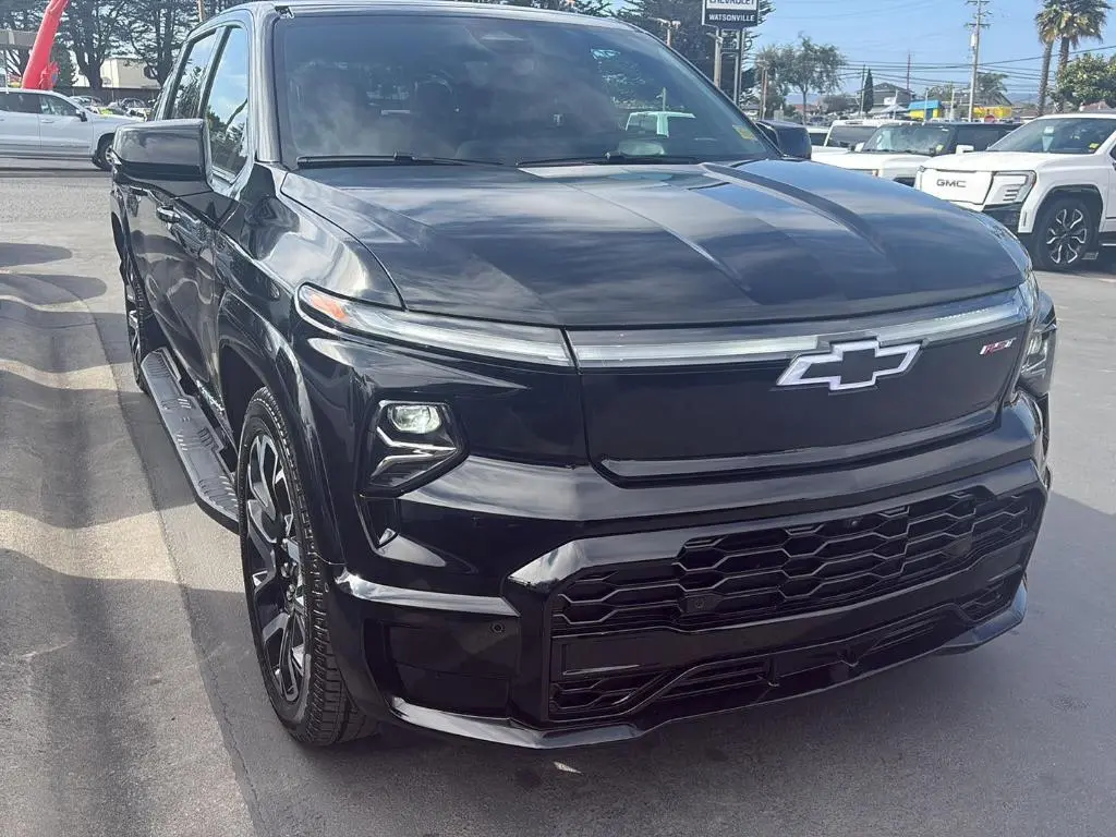 2025 Chevrolet Silverado EV RST