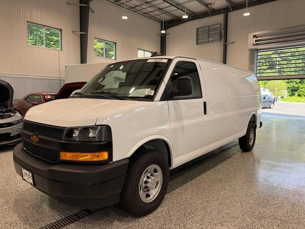 2025 Chevrolet Express 3500 EXT