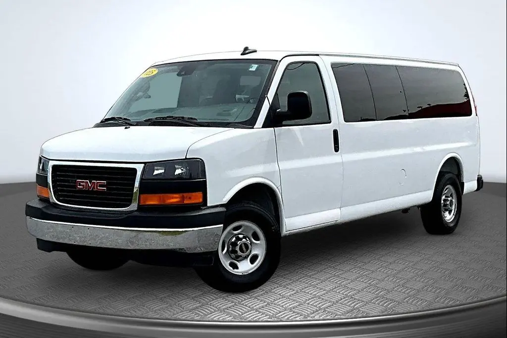 2025 GMC Savana LT