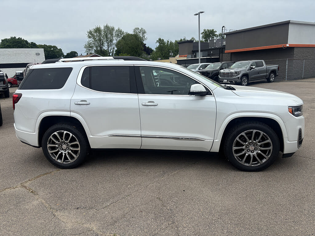 2023 GMC Acadia Denali