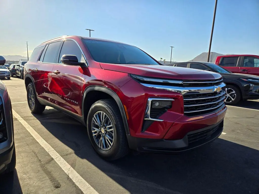 2024 Chevrolet Traverse LT