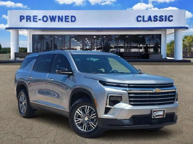 2025 Chevrolet Traverse LT