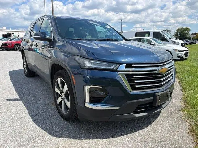 2023 Chevrolet Traverse LT Leather