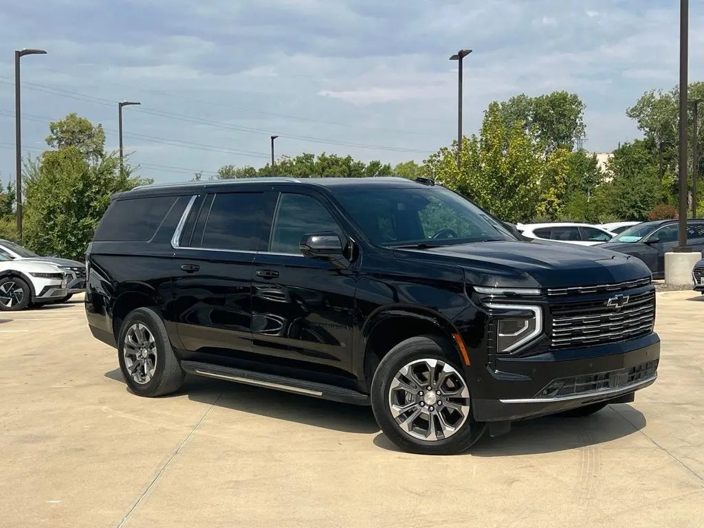 2025 Chevrolet Suburban LT