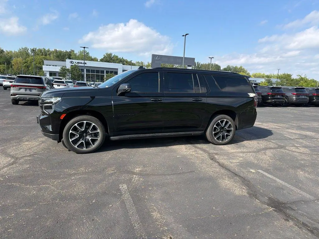 2024 Chevrolet Suburban RST