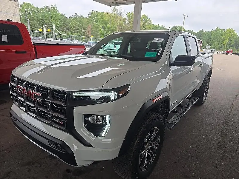 2024 GMC Canyon AT4