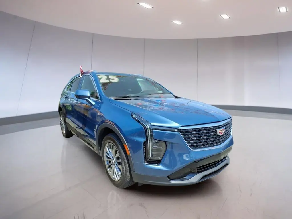 2025 Cadillac XT4 Premium Luxury