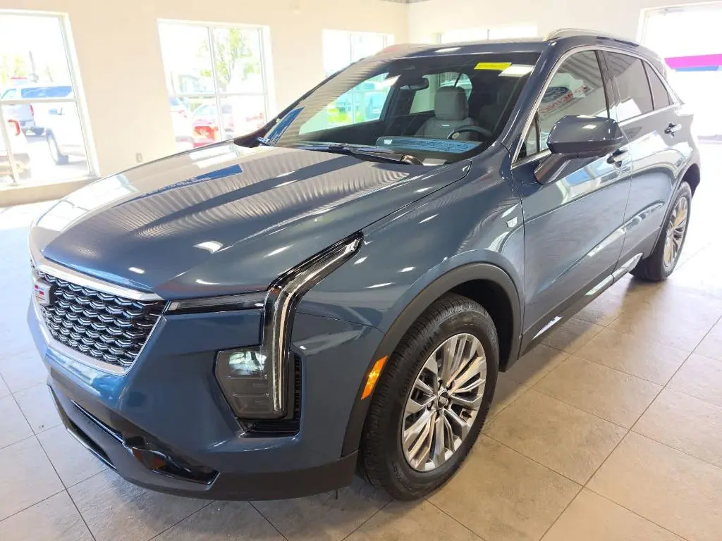 2025 Cadillac XT4 Premium Luxury
