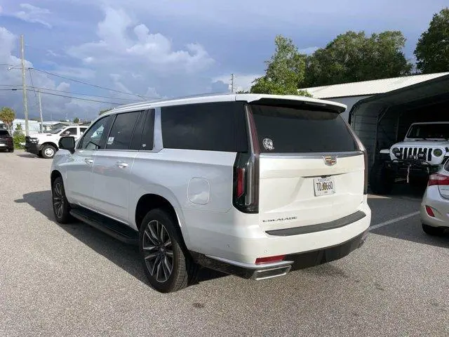 2022 Cadillac Escalade ESV Premium Luxury