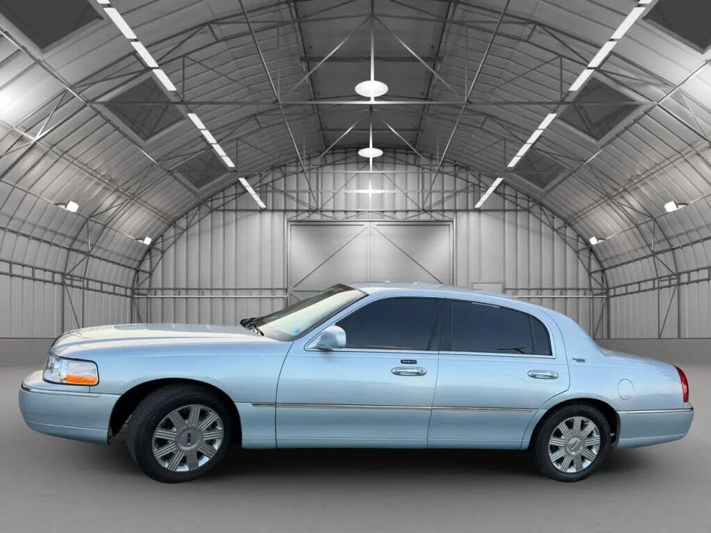 2005 Lincoln Town Car Signature Limited