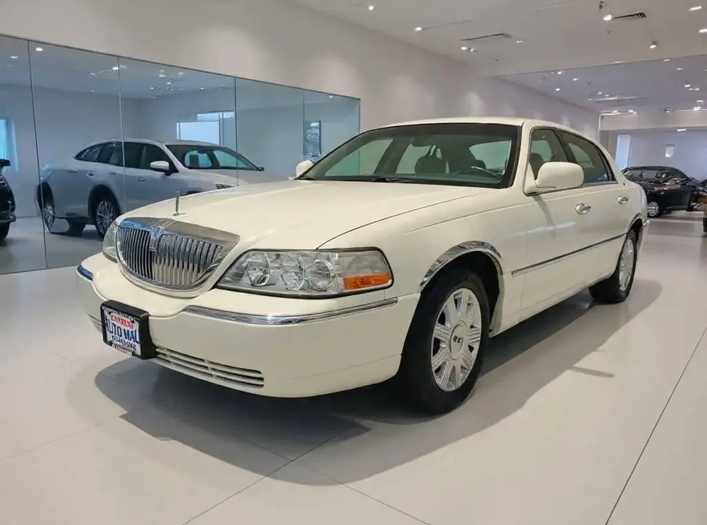 2005 Lincoln Town Car Signature Limited