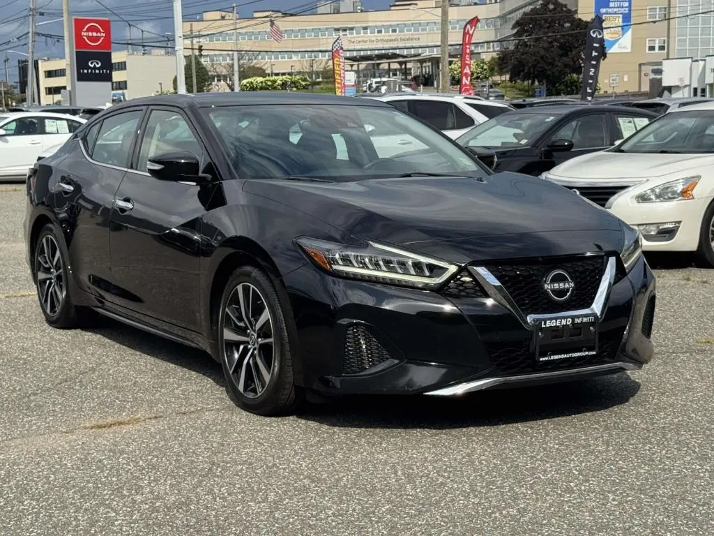 2023 Nissan Maxima SV