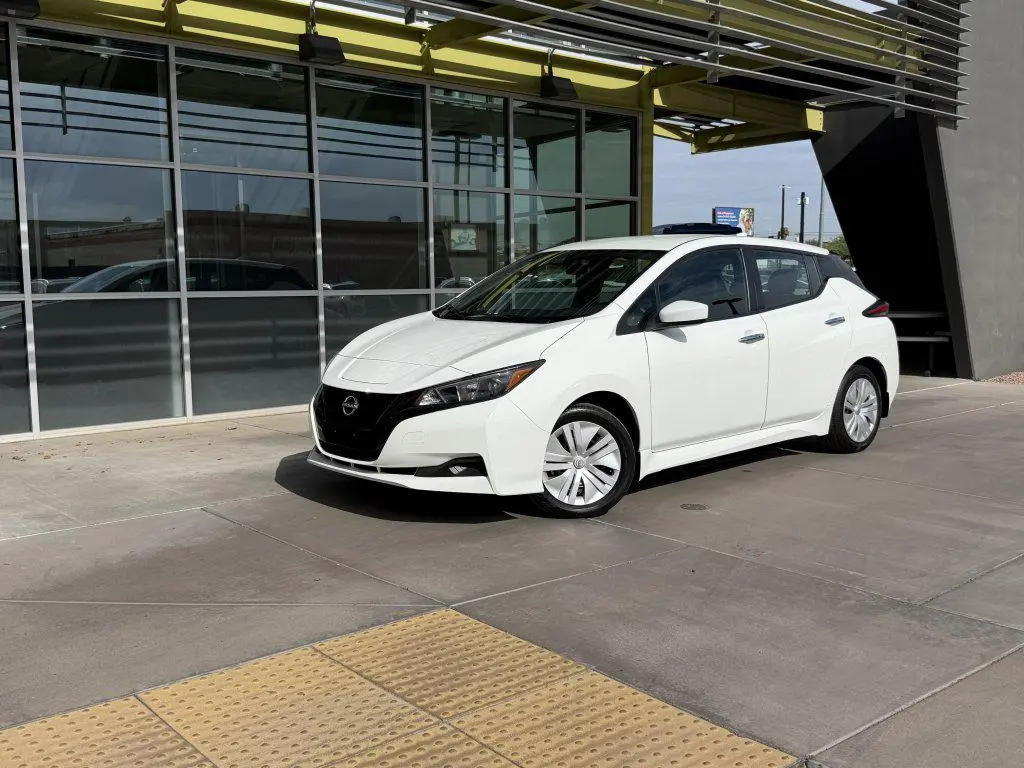 2025 Nissan LEAF S