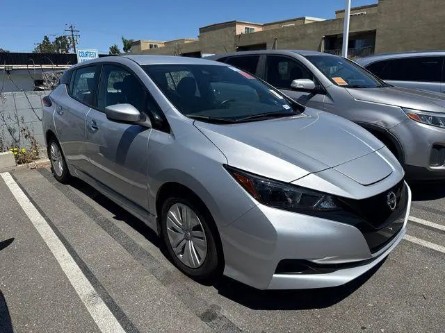 2025 Nissan LEAF S