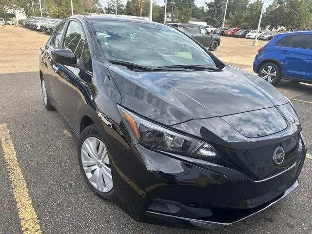 2025 Nissan LEAF S