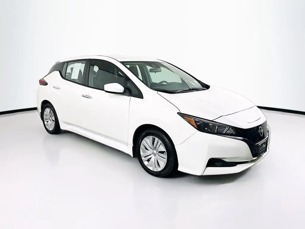 2025 Nissan LEAF S