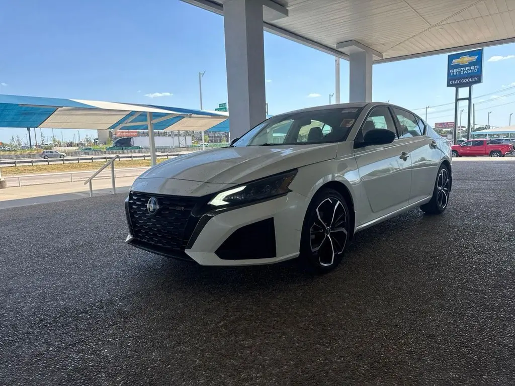 2025 Nissan Altima SR