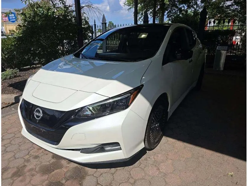 2023 Nissan LEAF SV Plus
