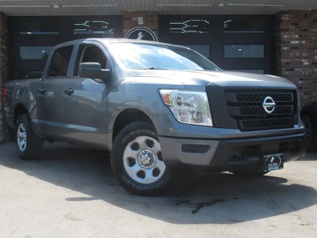 2023 Nissan Titan SV