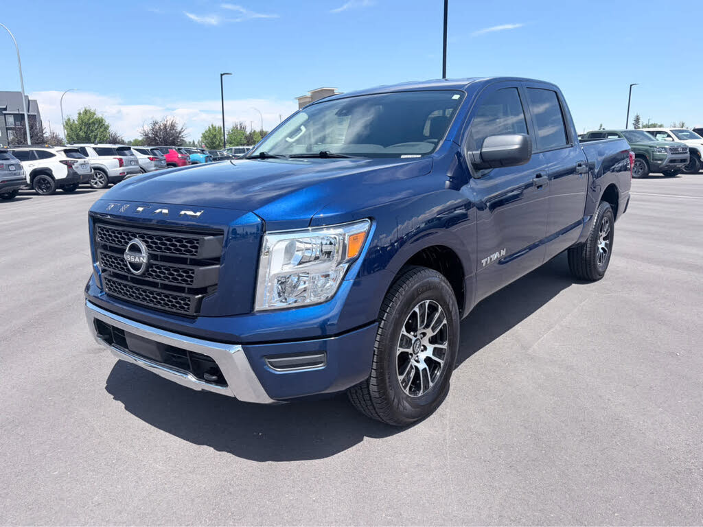 2023 Nissan Titan SV