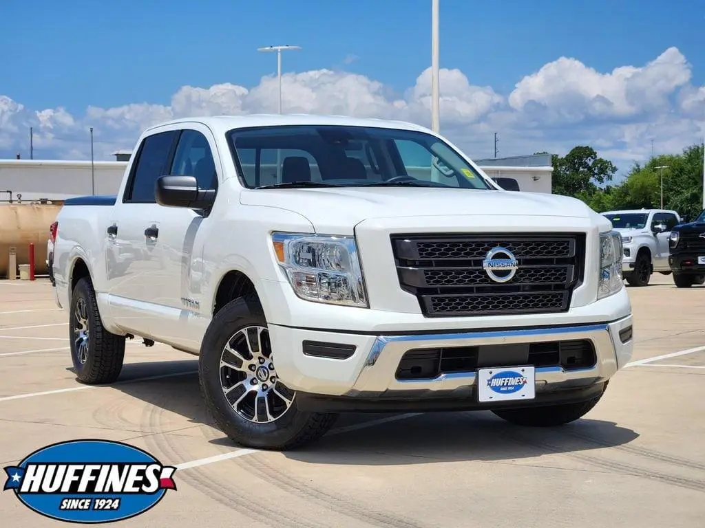 2022 Nissan Titan SV