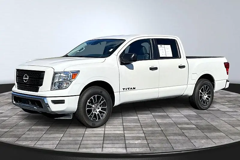 2023 Nissan Titan SV