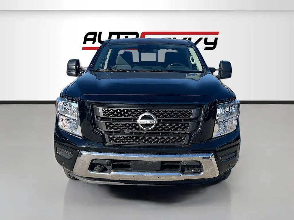 2024 Nissan Titan SV